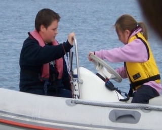  Entrenamiento de lancha motora